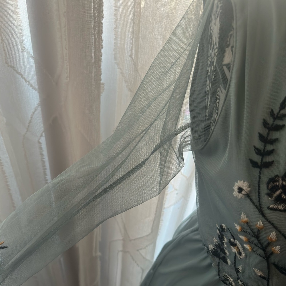 Floral embroidered dress - Picture 5 of 8